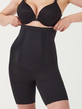 High-Waisted Mid-Thigh Short Spanx RN112121